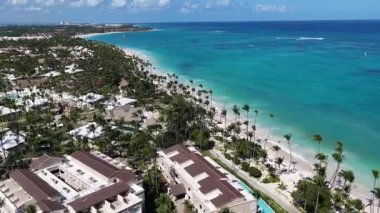 Punta Cana Skyline Punta Cana Dominik Cumhuriyeti 'nde Bavaro' da. Karayip silueti. Plaj manzarası. Resorts Binaları. Punta Cana Skyline, Bavaro, Punta Cana Dominik Cumhuriyeti. Doğa Arkaplanı.