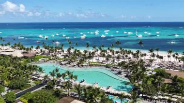 Punta Cana Skyline Punta Cana Dominik Cumhuriyeti 'nde Bavaro' da. Karayip silueti. Plaj manzarası. Resorts Binaları. Punta Cana Skyline, Bavaro, Punta Cana Dominik Cumhuriyeti. Doğa Arkaplanı.