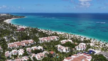 Punta Cana Skyline Punta Cana Dominik Cumhuriyeti 'nde Bavaro' da. Karayip silueti. Plaj manzarası. Resorts Binaları. Punta Cana Skyline, Bavaro, Punta Cana Dominik Cumhuriyeti. Doğa Arkaplanı.