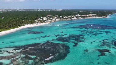 Punta Cana Skyline La Altagracia Dominik Cumhuriyeti 'ndeki Punta Cana' da. Karayip silueti. Plaj manzarası. Resort Scenery 'de. Punta Cana Skyline La Altagracia Dominik Cumhuriyeti Punta Cana 'da.