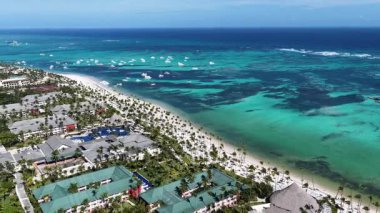 Punta Cana Skyline Punta Cana Dominik Cumhuriyeti 'nde Bavaro' da. Karayip silueti. Plaj manzarası. Resort Scenery 'de. Punta Cana Skyline, Bavaro, Punta Cana Dominik Cumhuriyeti. Doğa Palmiye Ağaçları.