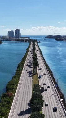 Miami Beach Skyline, Florida 'daki Miami Beach' te. Çarpıcı şehir manzarası. Plaj manzarası. Highrise Binaları. Florida 'daki Miami Beach Skyline. Doğa Arkaplanı.
