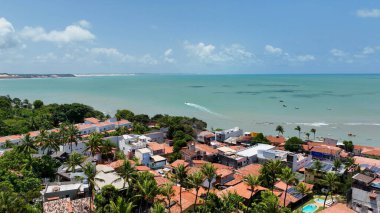 Rio Grande do Norte Brazil 'deki Pipa Plajı manzarası. Yaz tatilinde harika bir sahil manzarası olan kuş bakışı. Sahil Gökyüzü Sahil Kıyısı Yaz Zamanı. Sahil Sahili Panoramik.