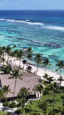 Playa Blanca Plajı Punta Cana 'da La Altagracia Dominik Cumhuriyeti' nde. Plaj manzarası. Şehir merkezinde. Seyahat güzergahı. Playa Blanca Plajı Punta Cana 'da La Altagracia Dominik Cumhuriyeti.