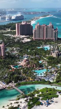 Atlantis Hotel Nassau, New Providence Bahama 'da. Resort Peyzaj. Plaj manzarası. Karayip Denizi. New Providence Bahamas 'daki Atlantis Oteli. Doğa Deniz Burnu.