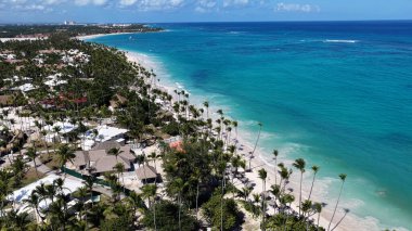 Punta Cana Skyline Punta Cana Dominik Cumhuriyeti 'nde Bavaro' da. Karayip silueti. Plaj manzarası. Resorts Binaları. Punta Cana Skyline, Bavaro, Punta Cana Dominik Cumhuriyeti. Doğa Arkaplanı.