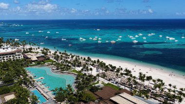 Punta Cana Skyline Punta Cana Dominik Cumhuriyeti 'nde Bavaro' da. Karayip silueti. Plaj manzarası. Resorts Binaları. Punta Cana Skyline, Bavaro, Punta Cana Dominik Cumhuriyeti. Doğa Arkaplanı.