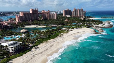 Bahamalar Nassau 'da, Bahamalar' da, Bahamalar 'da. Resort Peyzaj. Plaj manzarası. Karayip silueti. Bahama Skyline New Providence Bahama 'da. Doğa Sahnesi.