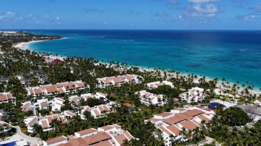 Punta Cana Skyline Punta Cana Dominik Cumhuriyeti 'nde Bavaro' da. Karayip silueti. Plaj manzarası. Resorts Binaları. Punta Cana Skyline, Bavaro, Punta Cana Dominik Cumhuriyeti. Doğa Arkaplanı.