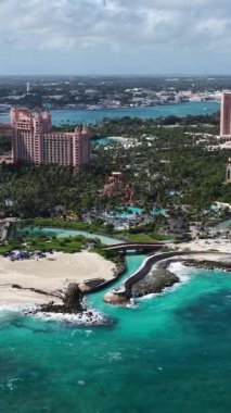 Bahamalar Nassau 'da, Bahamalar' da, Bahamalar 'da. Resort Peyzaj. Plaj manzarası. Karayip silueti. Bahama Skyline New Providence Bahama 'da. Doğa Sahnesi.