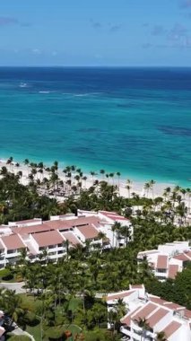 Punta Cana Skyline Punta Cana Dominik Cumhuriyeti 'nde Bavaro' da. Karayip silueti. Plaj manzarası. Resorts Binaları. Punta Cana Skyline, Bavaro, Punta Cana Dominik Cumhuriyeti. Doğa Arkaplanı.
