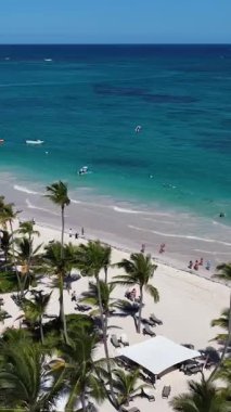 Punta Cana Skyline Punta Cana Dominik Cumhuriyeti 'nde Bavaro' da. Karayip silueti. Plaj manzarası. Resorts Binaları. Punta Cana Skyline, Bavaro, Punta Cana Dominik Cumhuriyeti. Doğa Arkaplanı.