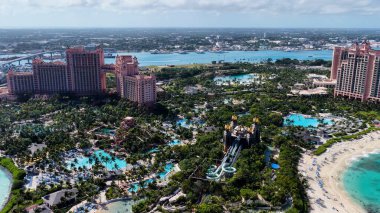 Nassau Bahama 'daki Cennet Adası' ndaki Atlantis Oteli. Plaj manzarası. Resort Scenery 'de. Şehir merkezinde. Nassau Bahamalar 'daki Atlantis Oteli. Karayip Arkaplanı.