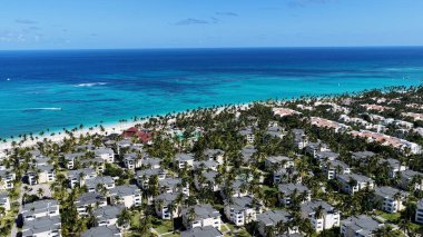 Punta Cana Skyline Punta Cana Dominik Cumhuriyeti 'nde Bavaro' da. Karayip silueti. Plaj manzarası. Doğa Deniz Burnu. Punta Cana Skyline, Bavaro, Punta Cana Dominik Cumhuriyeti. Manzara Palmiye Ağaçları.