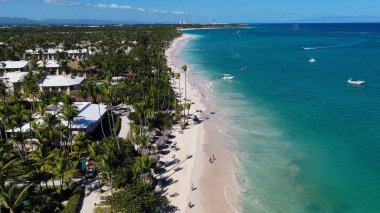 Punta Cana Skyline Punta Cana Dominik Cumhuriyeti 'nde Bavaro' da. Karayip silueti. Plaj manzarası. Resorts Binaları. Punta Cana Skyline, Bavaro, Punta Cana Dominik Cumhuriyeti. Doğa Arkaplanı.