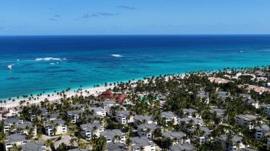 Punta Cana Skyline Punta Cana Dominik Cumhuriyeti 'nde Bavaro' da. Karayip silueti. Plaj manzarası. Resorts Binaları. Punta Cana Skyline, Bavaro, Punta Cana Dominik Cumhuriyeti. Doğa Arkaplanı.