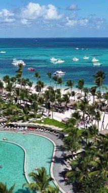 Punta Cana Skyline Punta Cana Dominik Cumhuriyeti 'nde Bavaro' da. Karayip silueti. Plaj manzarası. Resorts Binaları. Punta Cana Skyline, Bavaro, Punta Cana Dominik Cumhuriyeti. Doğa Arkaplanı.