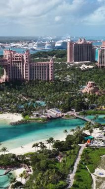 Bahamalar Nassau 'da, Bahamalar' da, Bahamalar 'da. Resort Peyzaj. Plaj manzarası. Karayip silueti. Bahama Skyline New Providence Bahama 'da. Doğa Sahnesi.