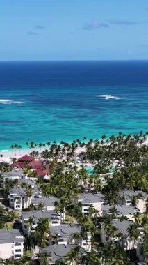 Punta Cana Skyline Punta Cana Dominik Cumhuriyeti 'nde Bavaro' da. Karayip silueti. Plaj manzarası. Resorts Binaları. Punta Cana Skyline, Bavaro, Punta Cana Dominik Cumhuriyeti. Doğa Arkaplanı.