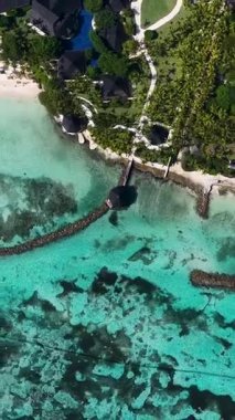 Playa Blanca Plajı Punta Cana 'da La Altagracia Dominik Cumhuriyeti' nde. Paradisiac Peyzaj. Sahildeki Resorts 'ta. Seyahat belgesi. Playa Blanca Plajı Punta Cana Dominik Cumhuriyeti.