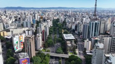 Sao Paulo Skyline Sao Paulo Brezilya 'da. Highrise Binaları. Şehir merkezinde. Freeway Yolu. Sao Paulo Skyline Brezilya 'da. Güzel şehir manzarası. Megalopolis Şehir Manzarası.