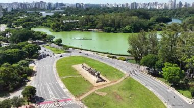 Sao Paulo Brezilya 'daki Ibirapuera Parkı. Eğlence Parkı. Highrise Binaları. Güzel Skyline. Sao Paulo Brezilya 'daki Ibirapuera Parkı. Sao Paulo 'nun Mucizeleri. Eğlence Parkı.