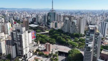 Sao Paulo Brezilya 'da 23Rd Bulvarı. Highrise Binaları. Şehir merkezinde. Freeway Yolu. Sao Paulo Brezilya 'da 23Rd Bulvarı. Güzel şehir manzarası. Sao Paulo Brezilya.