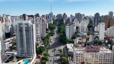 Sao Paulo Brezilya 'da 23Rd Bulvarı. Highrise Binaları. Şehir merkezinde. Freeway Yolu. Sao Paulo Brezilya 'da 23Rd Bulvarı. Güzel şehir manzarası. Sao Paulo Brezilya.