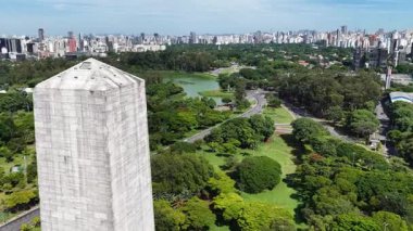 Sao Paulo Brezilya 'daki Ibirapuera Parkı. Eğlence Parkı. Highrise Binaları. Güzel Skyline. Sao Paulo Brezilya 'daki Ibirapuera Parkı. Sao Paulo 'nun Mucizeleri. Eğlence Parkı.