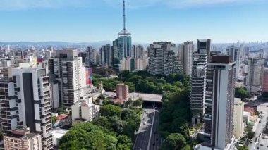 Sao Paulo Brezilya 'da 23Rd Bulvarı. Highrise Binaları. Şehir merkezinde. Freeway Yolu. Sao Paulo Brezilya 'da 23Rd Bulvarı. Güzel şehir manzarası. Sao Paulo Brezilya.