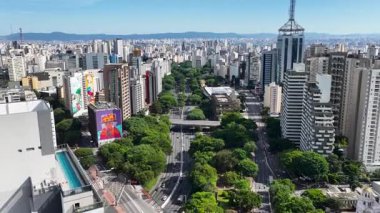 Sao Paulo Skyline Sao Paulo Brezilya 'da. Highrise Binaları. Şehir merkezinde. Freeway Yolu. Sao Paulo Skyline Brezilya 'da. Güzel şehir manzarası. Megalopolis Şehir Manzarası.