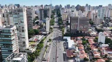 Sao Paulo Brezilya 'da 23Rd Bulvarı. Highrise Binaları. Şehir merkezinde. Freeway Yolu. Sao Paulo Brezilya 'da 23Rd Bulvarı. Güzel şehir manzarası. Sao Paulo Brezilya.
