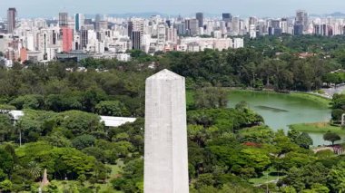 Sao Paulo Brezilya 'daki Ibirapuera Parkı. Eğlence Parkı. Highrise Binaları. Güzel Skyline. Sao Paulo Brezilya 'daki Ibirapuera Parkı. Sao Paulo 'nun Mucizeleri.