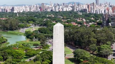 Sao Paulo Brezilya 'daki Ibirapuera Parkı. Eğlence Parkı. Highrise Binaları. Güzel Skyline. Sao Paulo Brezilya 'daki Ibirapuera Parkı. Sao Paulo 'nun Mucizeleri. Eğlence Parkı.