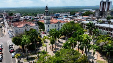Joao Pessoa Paraiba Brezilya 'daki hükümet binaları. İnanılmaz Skysraper 'lar ve caddedeki trafik yukarıdan izleniyor. İş Bulutları Gökyüzü Şehir Merkezi. İş dünyası geniş çaplı. Joao Pessoa Paraiba.