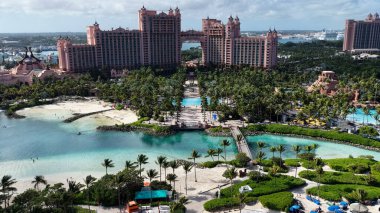 Nassau Bahama 'daki Cennet Adası' ndaki Atlantis Oteli. Plaj manzarası. Resort Scenery 'de. Şehir merkezinde. Nassau Bahamalar 'daki Atlantis Oteli. Karayip Arkaplanı.