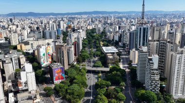 Sao Paulo Brezilya 'da 23Rd Bulvarı. Highrise Binaları. Şehir merkezinde. Freeway Yolu. Sao Paulo Brezilya 'da 23Rd Bulvarı. Güzel şehir manzarası. Sao Paulo Brezilya.