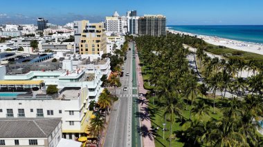 Miami Beach Skyline, Florida 'daki Miami Beach' te. Plaj manzarası. Şehir merkezinde. Seyahat güzergahı. Florida 'daki Miami Beach Skyline. Doğa Deniz Burnu.