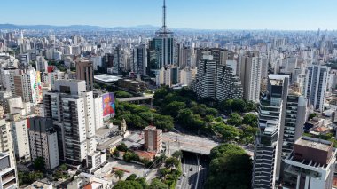 Sao Paulo Brezilya 'da 23Rd Bulvarı. Highrise Binaları. Şehir merkezinde. Freeway Yolu. Sao Paulo Brezilya 'da 23Rd Bulvarı. Güzel şehir manzarası. Sao Paulo Brezilya.