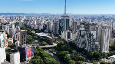 Sao Paulo Skyline Sao Paulo Brezilya 'da. Highrise Binaları. Şehir merkezinde. Freeway Yolu. Sao Paulo Skyline Brezilya 'da. Güzel şehir manzarası. Megalopolis Şehir Manzarası.