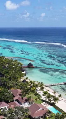 Punta Cana Skyline La Altagracia Dominik Cumhuriyeti 'ndeki Punta Cana' da. Karayip silueti. Plaj manzarası. Doğa Deniz Burnu. Punta Cana Skyline, La Altagracia Dominik Cumhuriyeti 'nde. Manzara Palmiye Ağaçları.