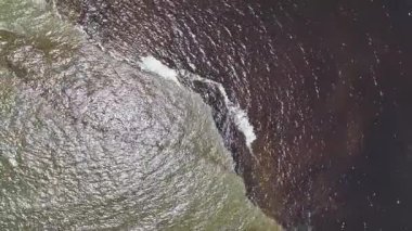 Itanhaem Nehri Sao Paulo Brezilya 'daki Itanhaem' de. Karanlık Nehir. Suluboya Peyzaj. Vahşi Yaşam Seyahati. Itanhaem Nehri Sao Paulo Brezilya 'daki Itanhaem' de. Doğa Manzarası.