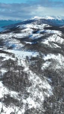 Ushuaia 'daki Dağ Zirvesi Dünya Arjantin' inin sonunda. Karlı Dağlar. Buzul Manzarası. Arjantin 'in sonu. Kış Yolculuğu. Ushuaia 'daki Dağ Zirvesi Dünya Arjantin' inin Sonu.