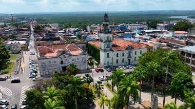 Joao Pessoa Paraiba Brezilya 'daki Hükümet Binası. İnanılmaz Skysraper 'lar ve caddedeki trafik yukarıdan izleniyor. Metropolitan Peyzaj Ticari Binası Çarpıcı. Metropolitan Atılgan Kasabası.