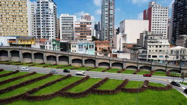 23 Mayıs, Sao Paulo Brezilya. Highway Road 'un göz kamaştırıcı manzarası yukarıdan görünüyor. Metropolitan Manzara Gökdelenleri. Güzel. Metropolitan Şehir. Sao Paulo Brezilya.