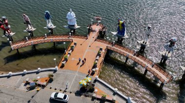 Sergipe Halkı Meydanı, Aracaju Sergipe Brezilya. Doğal Manzaradaki Ünlü Heykelin Hava Manzarası. İş Bulutları Gökyüzü Şehir Merkezi. Özgeçmişleri meşhurdur. Aracaju Sergipe.
