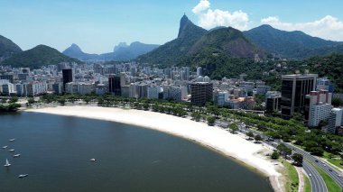 Rio de Janeiro Rio de Janeiro Brezilya 'daki Flamengo Parkı. Büyüleyici Tropikal Sahne Sahnesi Yukarıdan Görünüyor. İş Bulutları Gökyüzü Şehir Merkezi. Arkaplan Panoramik Şehir.