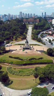 Sao Paulo Brezilya şehir merkezinde gün batımı. Şehir merkezinde, gün batımı manzarasında. Kent simgelerinin Metropolis manzarası.