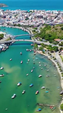 Rio de Janeiro Brezilya 'nın kıyı kenti Lakes Region turizm bölgesinin turkuaz suyu. Brezilya Karayipleri. Tropikal seyahat yerleri.