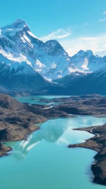 Punta Arenas Şili 'deki Torres Del Paine' in Patagonya manzarası. Karlı Dağlar. Buzul Manzarası. Punta Arenas Şili. Tropik seyahat. Punta Arenas Şili 'deki Torres Del Paine' de Patagonya manzarası.
